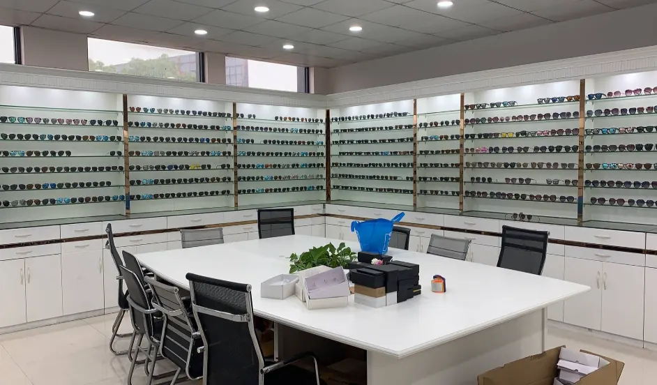 KUANGTU eyewear showroom in Yiwu with sunglasses displayed on illuminated shelves