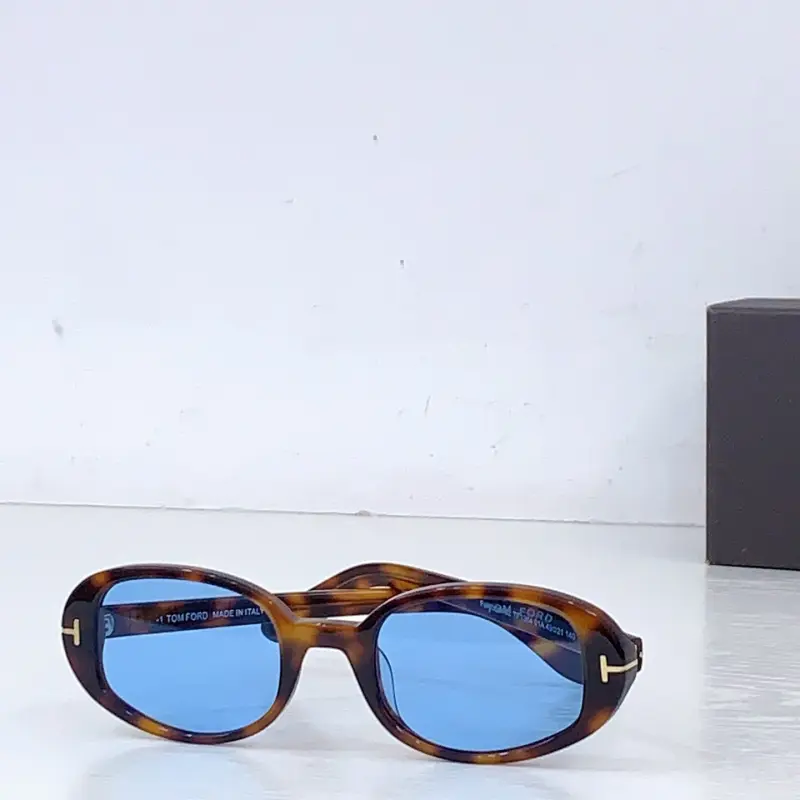TOM FORD TF1364 oval designer sunglasses colorway 01