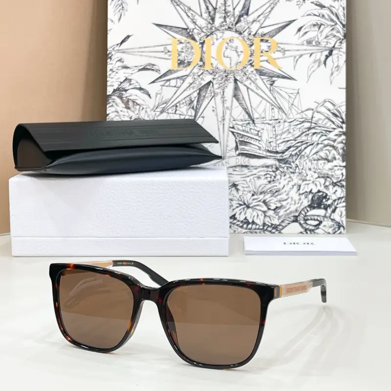DIOR DIORTAG SU square designer sunglasses colorway 01
