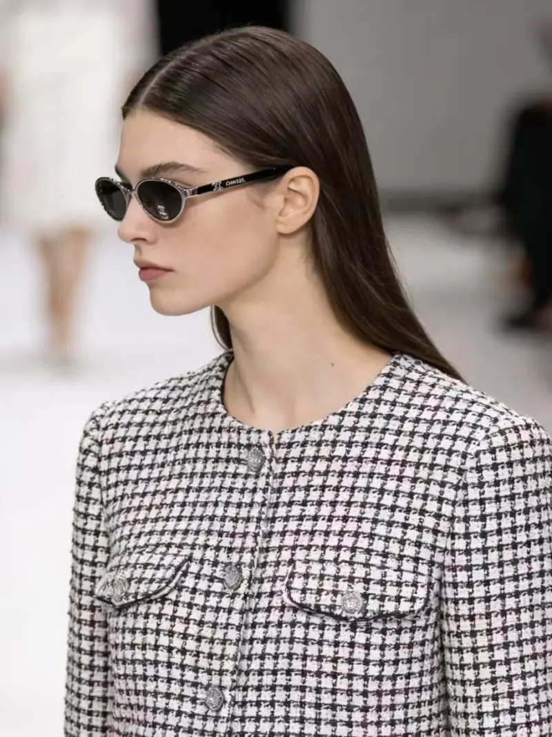 CHANEL CH2210 cat-eye designer sunglasses colorway 01, catalogue view 1