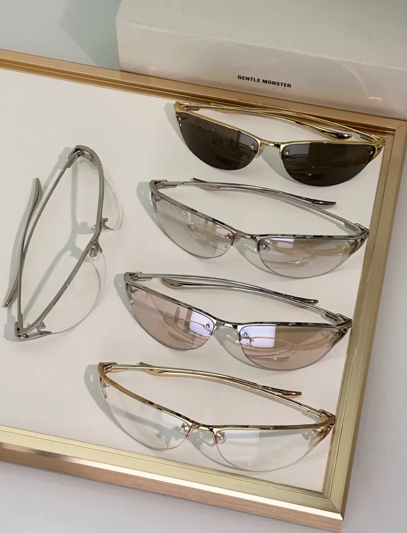 GENTLE MONSTER FUTURA rectangle designer sunglasses colorway 03, catalogue view 1