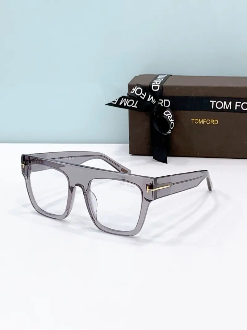 TOM FORD FT0847 designer sunglasses colorway 01, catalogue view 1