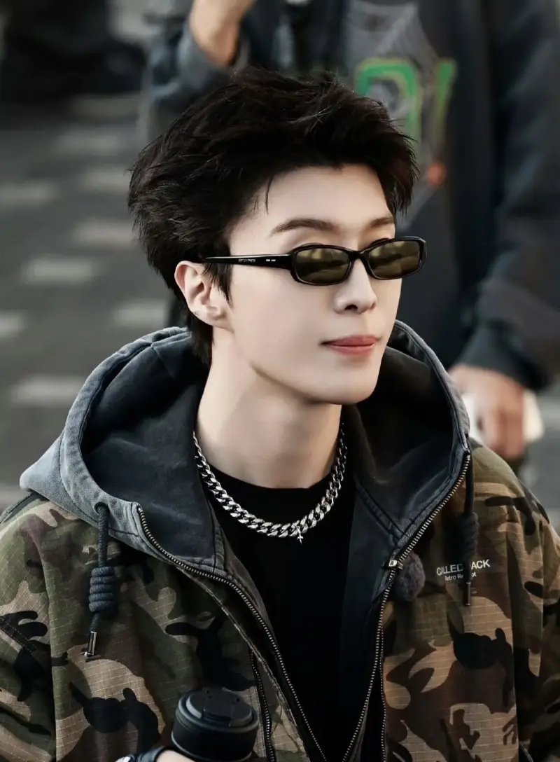 GENTLE MONSTER HALO designer sunglasses colorway 01, catalogue view 1