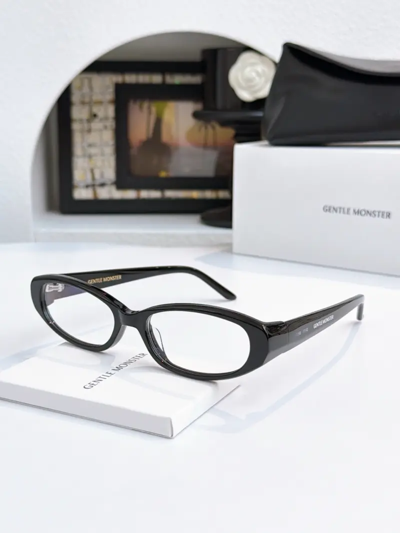 GENTLE MONSTER MONICA designer sunglasses colorway 01, catalogue view 1