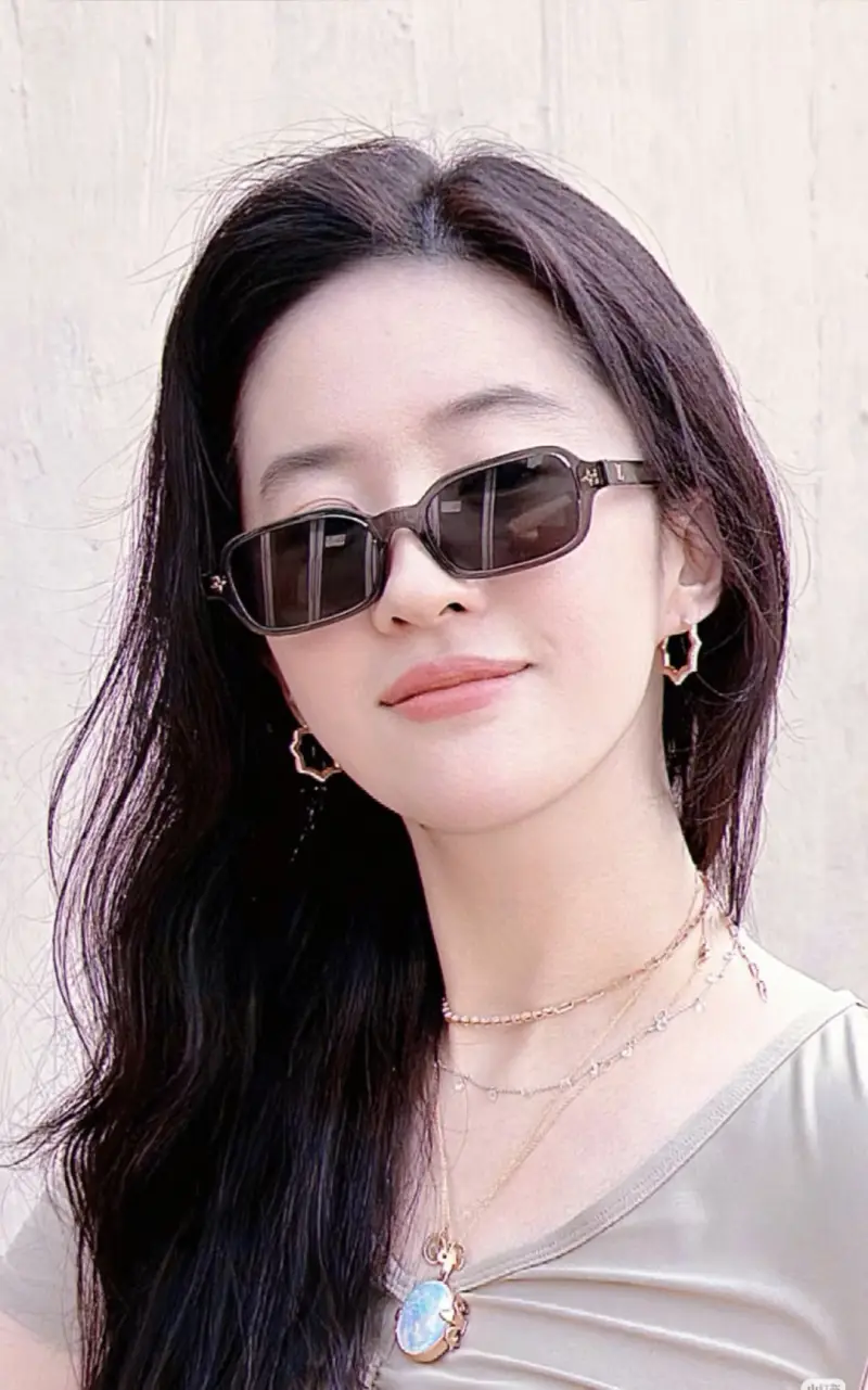 LOUIS VUITTON Z3046 designer sunglasses colorway 01, catalogue view 1