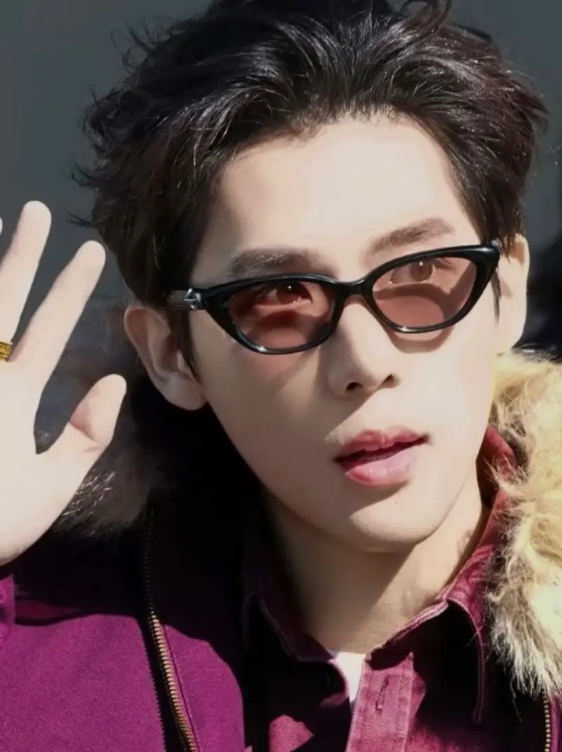 GENTLE MONSTER MOWA designer sunglasses colorway 01, catalogue view 1