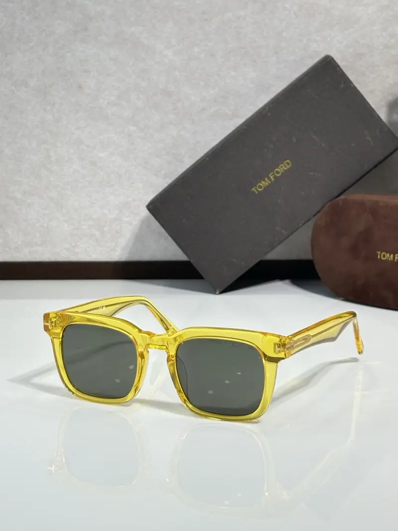 TOM FORD FT0751 designer sunglasses colorway 01, catalogue view 1