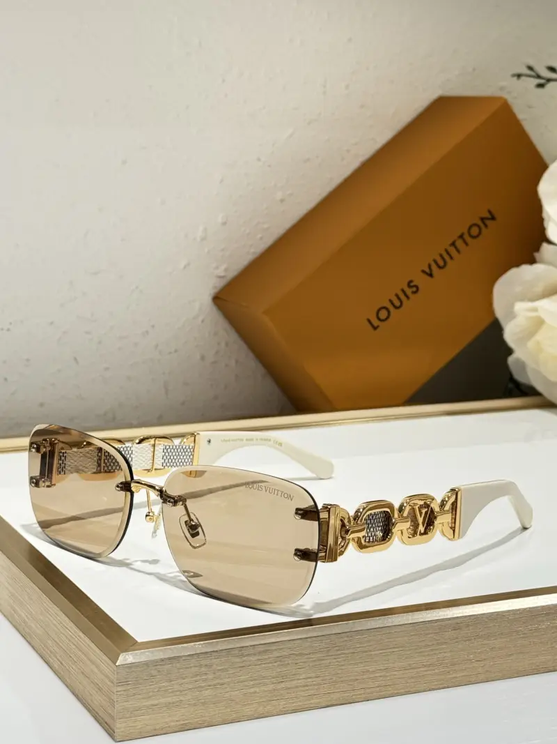 LOUIS VUITTON Z2057 designer sunglasses colorway 01, catalogue view 1