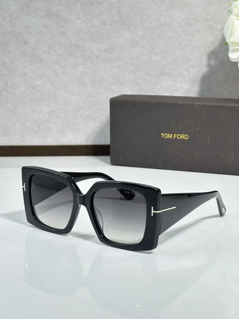 TOM FORD FT0921 designer sunglasses colorway 01, catalogue view 1