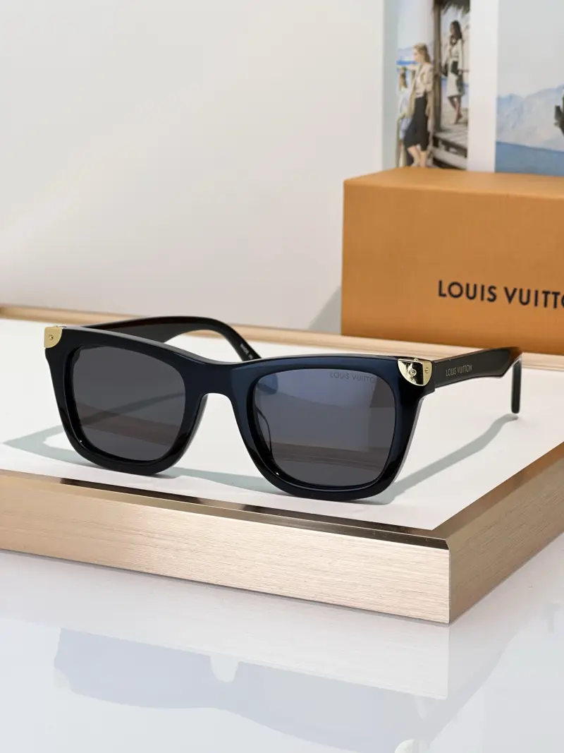 LOUIS VUITTON Z3158U designer sunglasses colorway 02, catalogue view 1