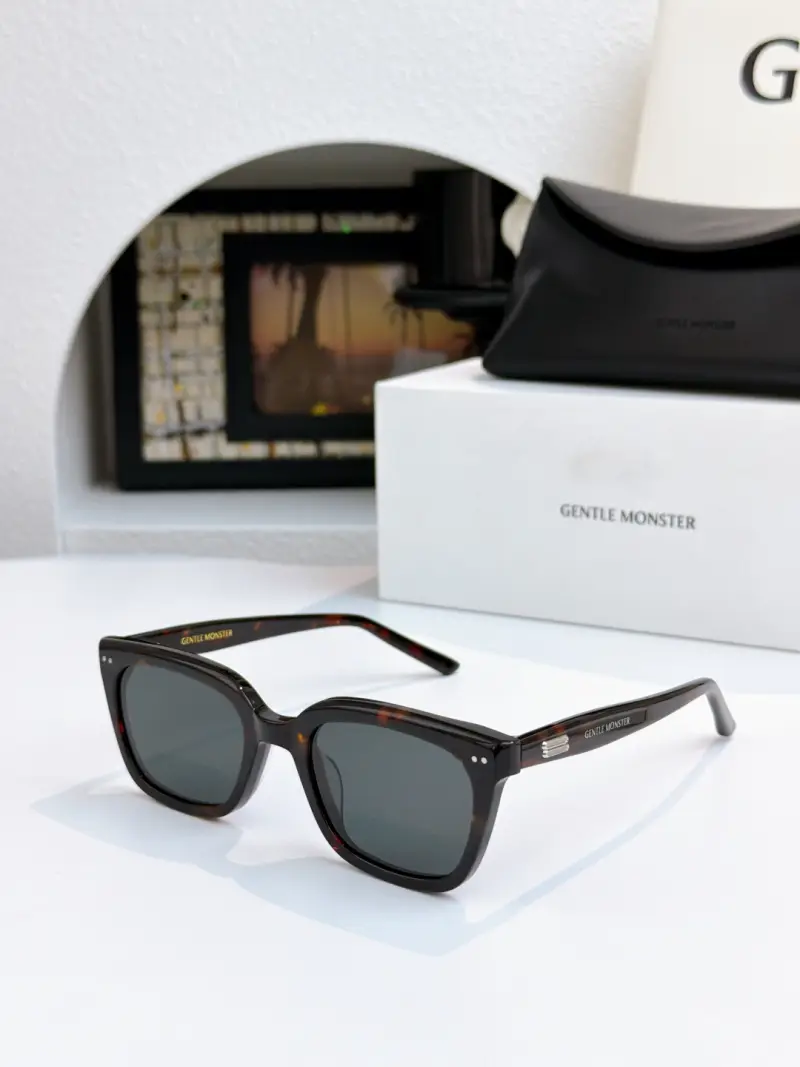 GENTLE MONSTER SOHO designer sunglasses colorway 02, catalogue view 1