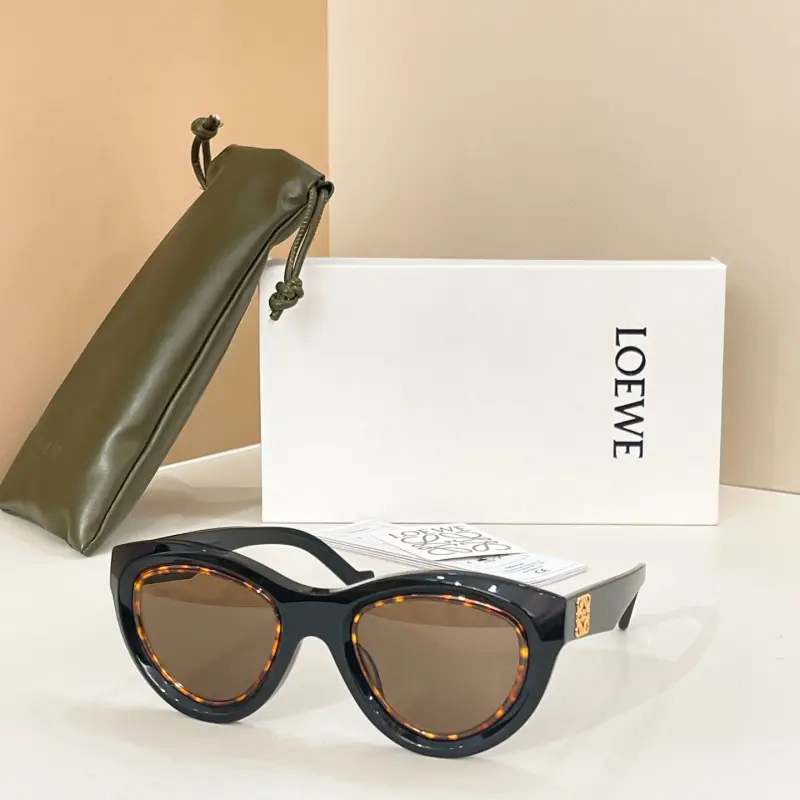 LOEWE LW40182U designer sunglasses colorway 02, catalogue view 1