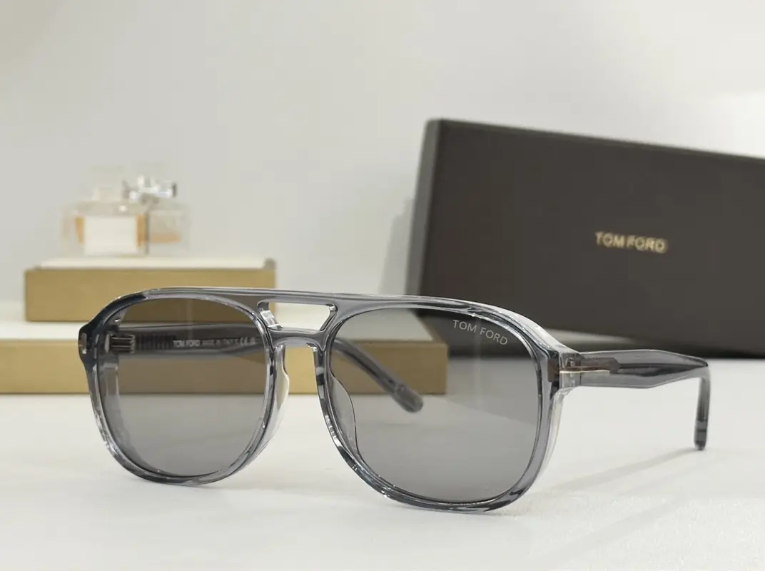 TOM FORD TF1022 designer sunglasses colorway 04, catalogue view 1