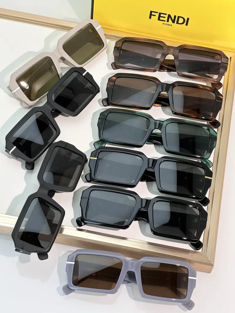 FENDI FE40073U designer sunglasses colorway 01, catalogue view 1