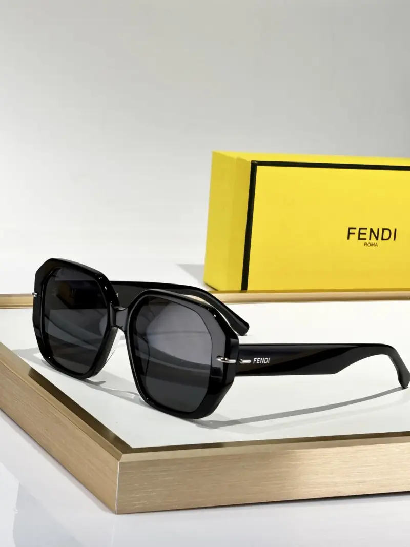 FENDI FE40173I designer sunglasses colorway 01, catalogue view 1