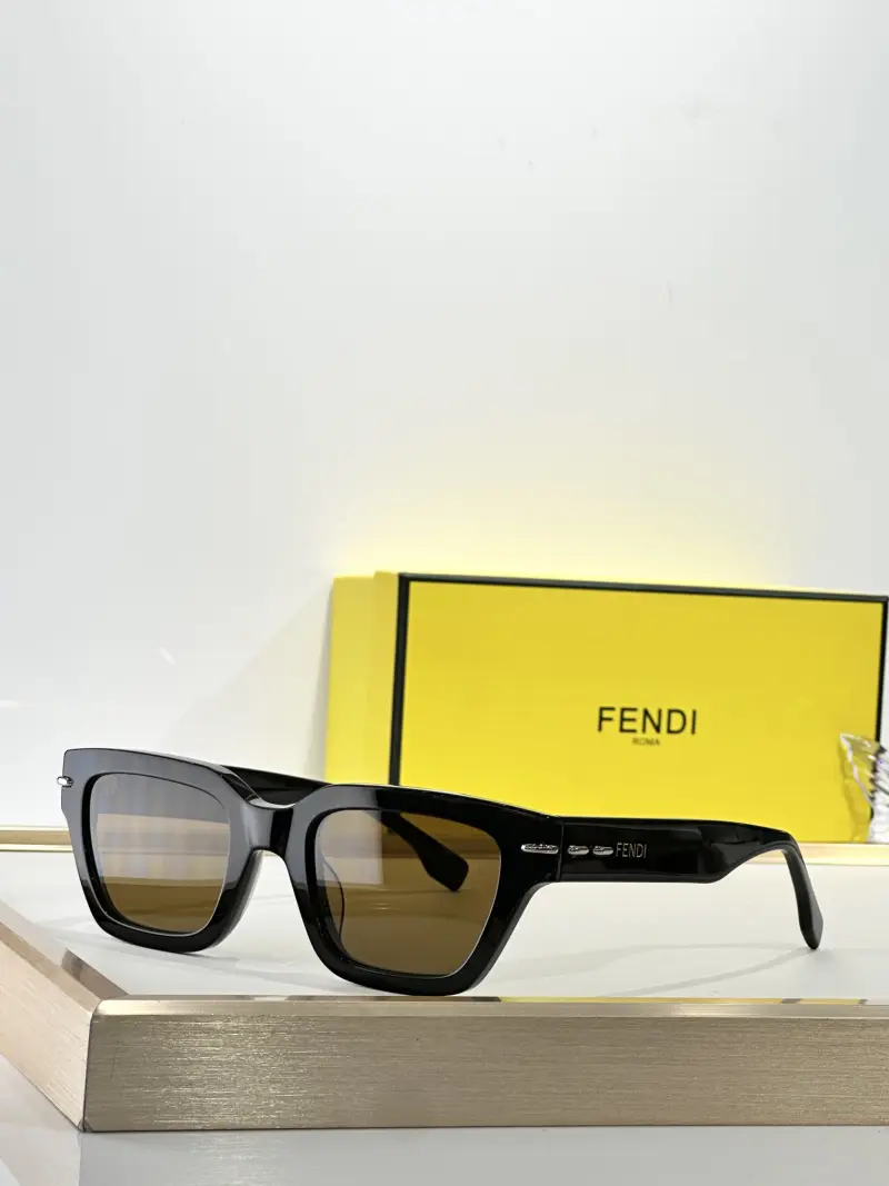 FENDI FE40191I designer sunglasses colorway 02, catalogue view 1
