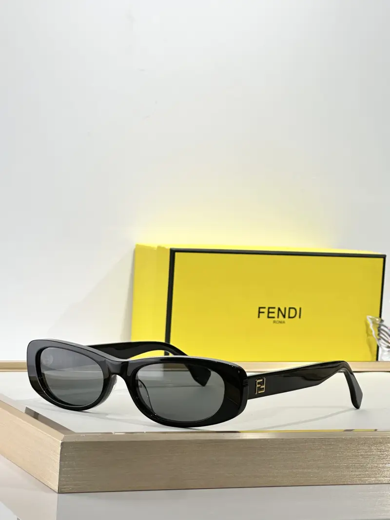 FENDI FE40183I designer sunglasses colorway 02, catalogue view 1