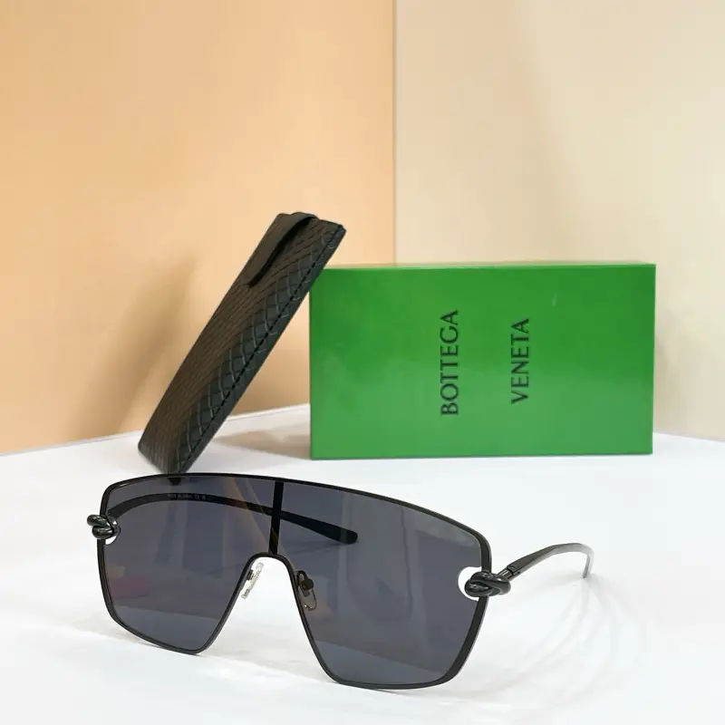 BOTTEGA VENETA BV1515S wraparound designer sunglasses colorway 01