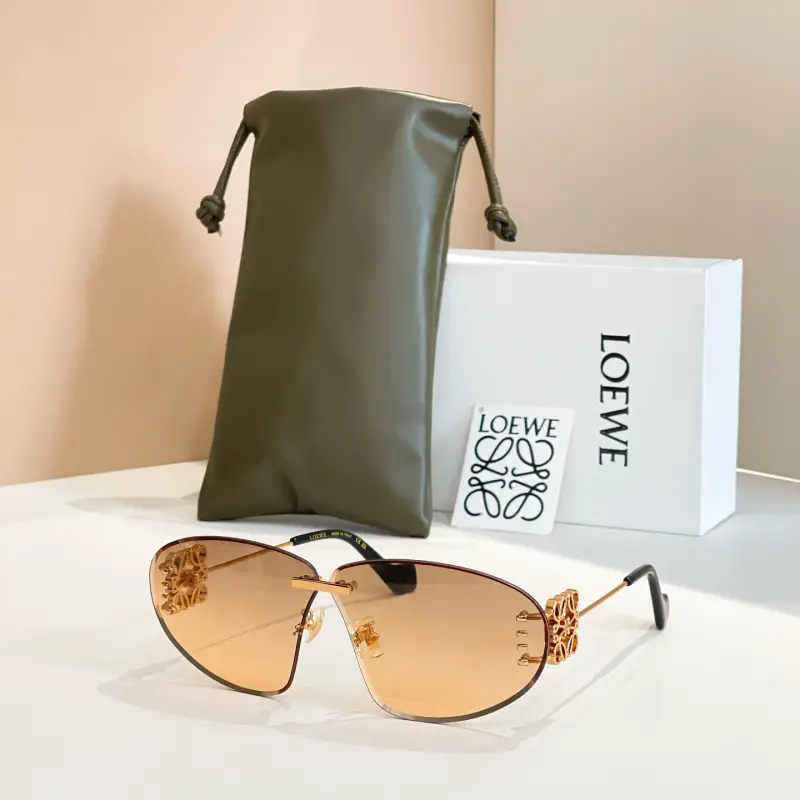 LOEWE LW40050U designer sunglasses colorway 01, catalogue view 1