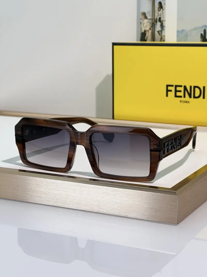 FENDI FE40073U designer sunglasses colorway 02, catalogue view 1