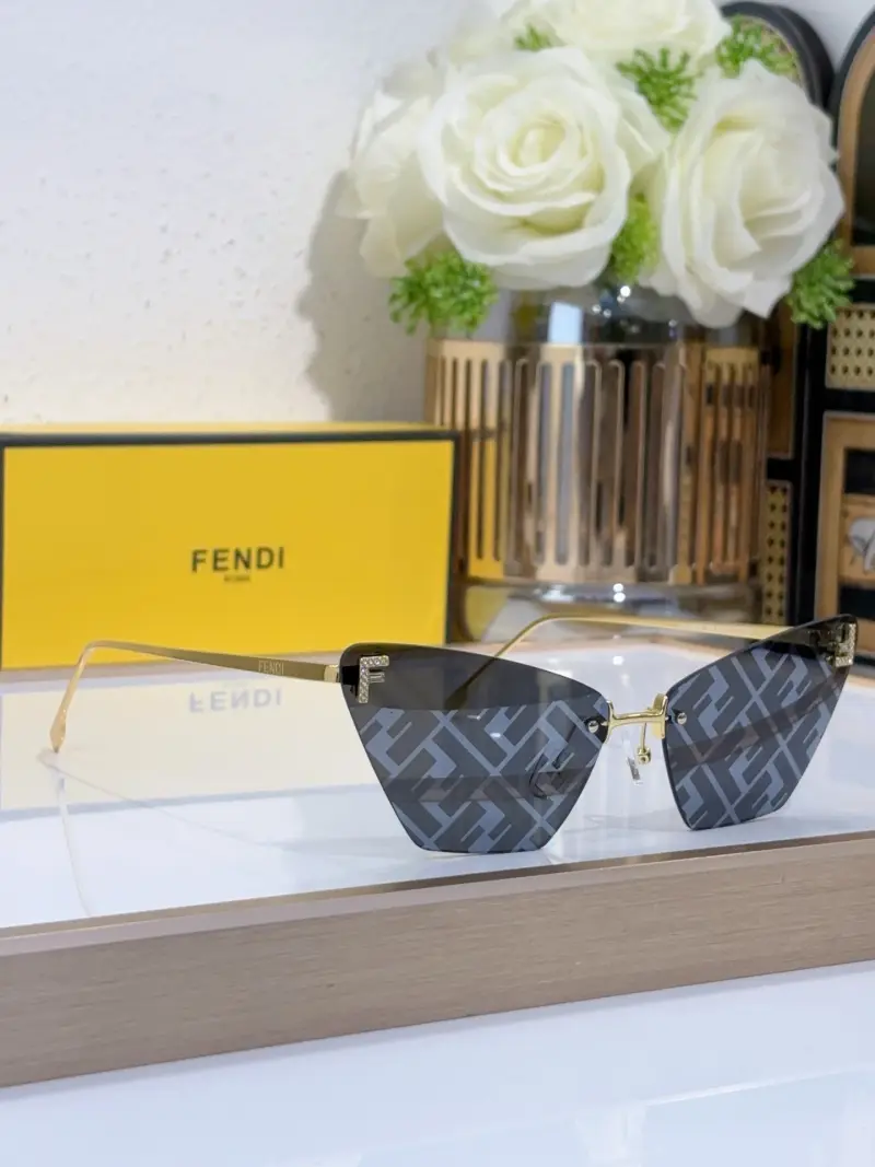 FENDI FE4160US designer sunglasses colorway 02, catalogue view 1