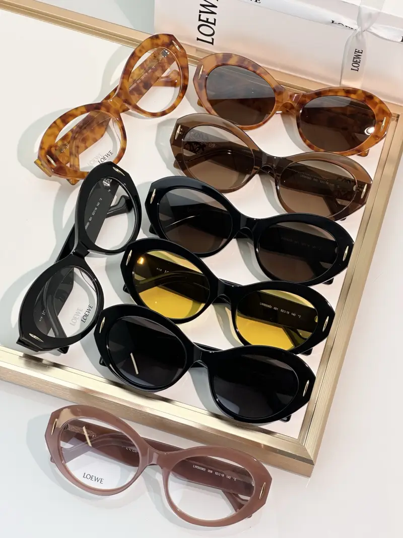 LOEWE LW50090I designer sunglasses colorway 01, catalogue view 1