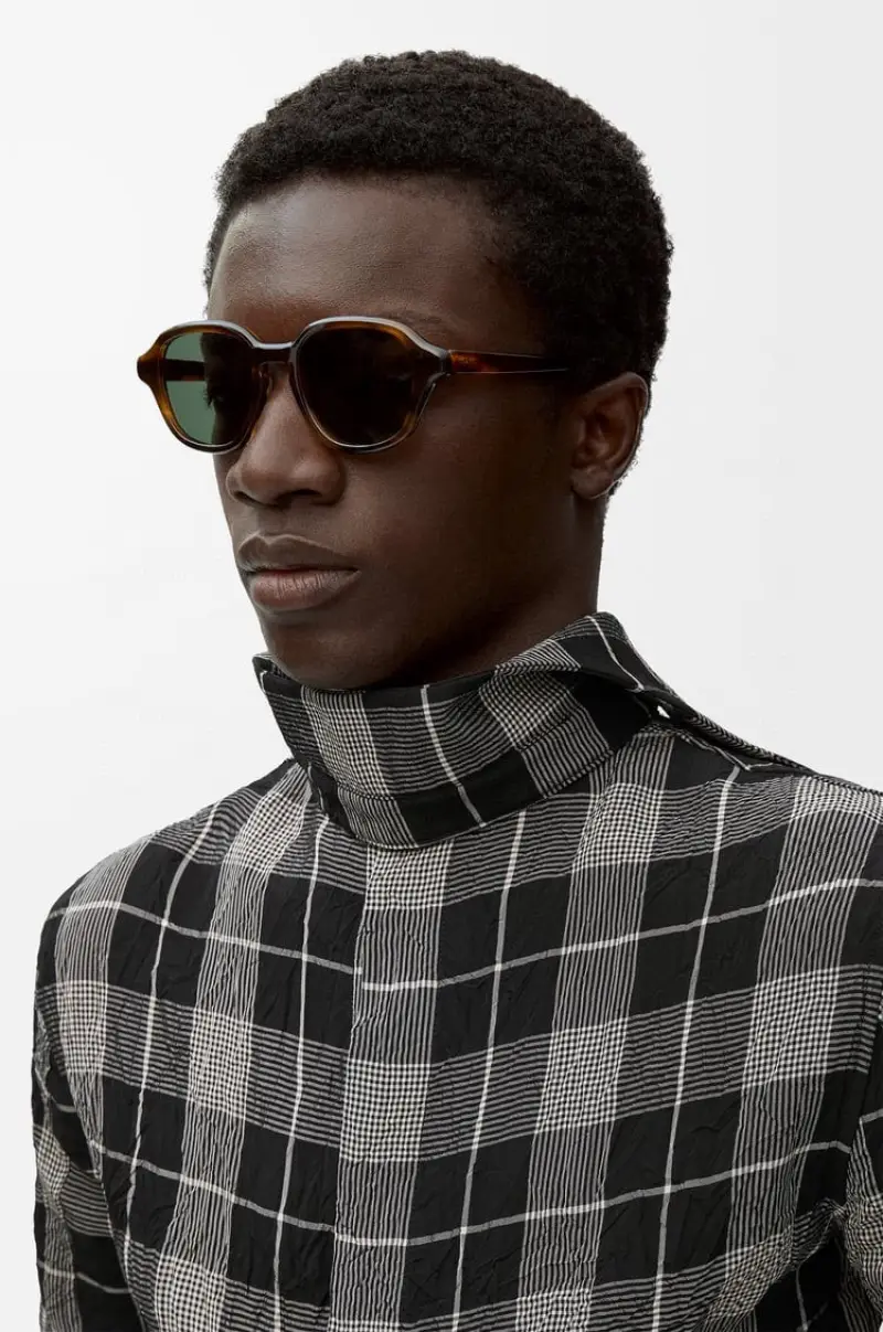 LOEWE LW40163F designer sunglasses colorway 01, catalogue view 1