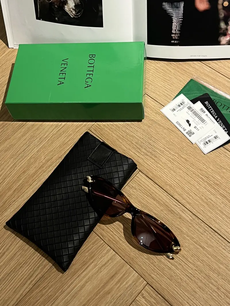 BOTTEGA VENETA VENETA oval designer sunglasses colorway 01