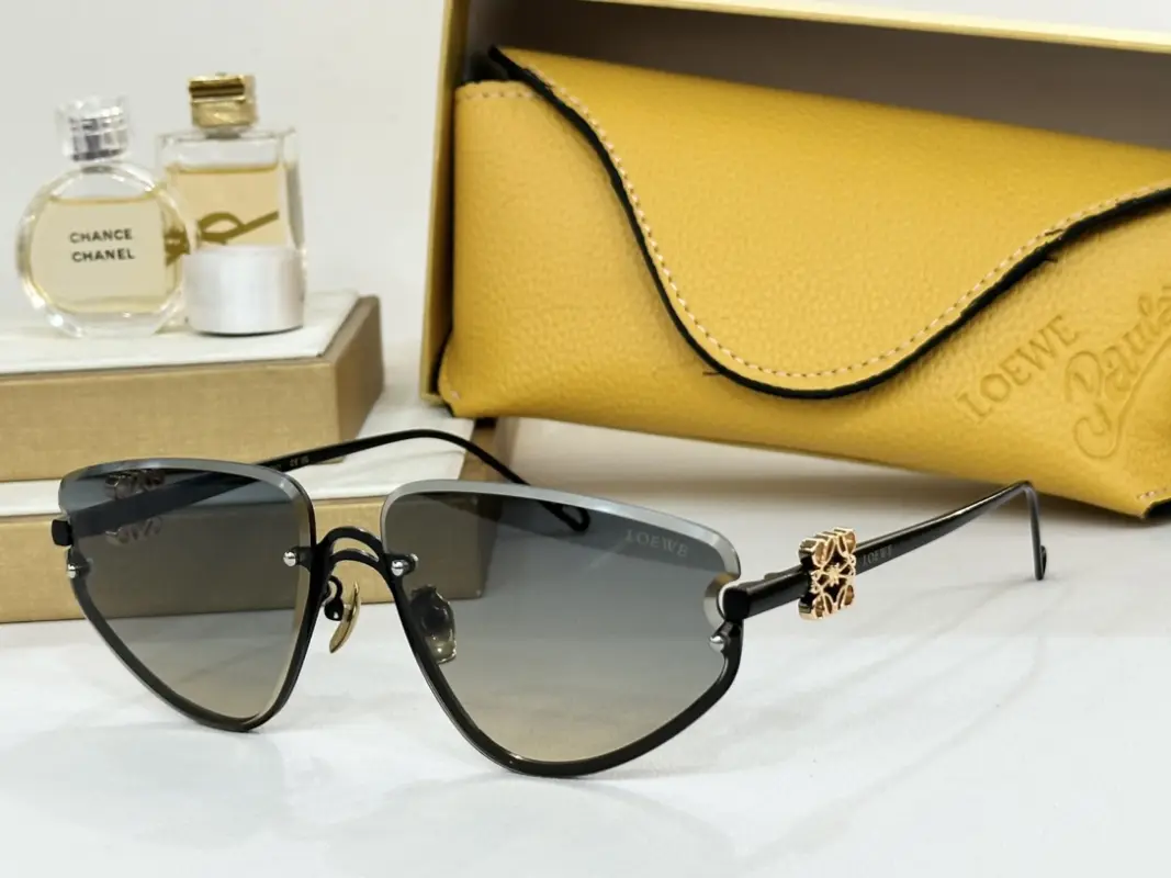LOEWE LW5104S designer sunglasses colorway 01, catalogue view 1