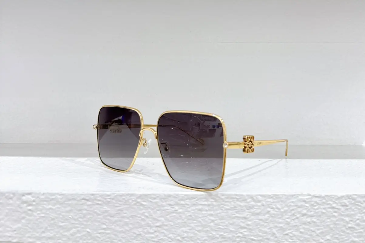 LOEWE LW4006S designer sunglasses colorway 01, catalogue view 1