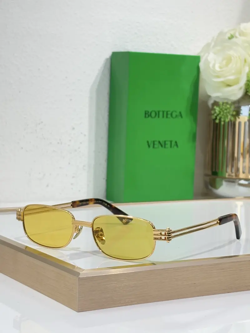 BOTTEGA VENETA BV1381S designer sunglasses colorway 02, catalogue view 1