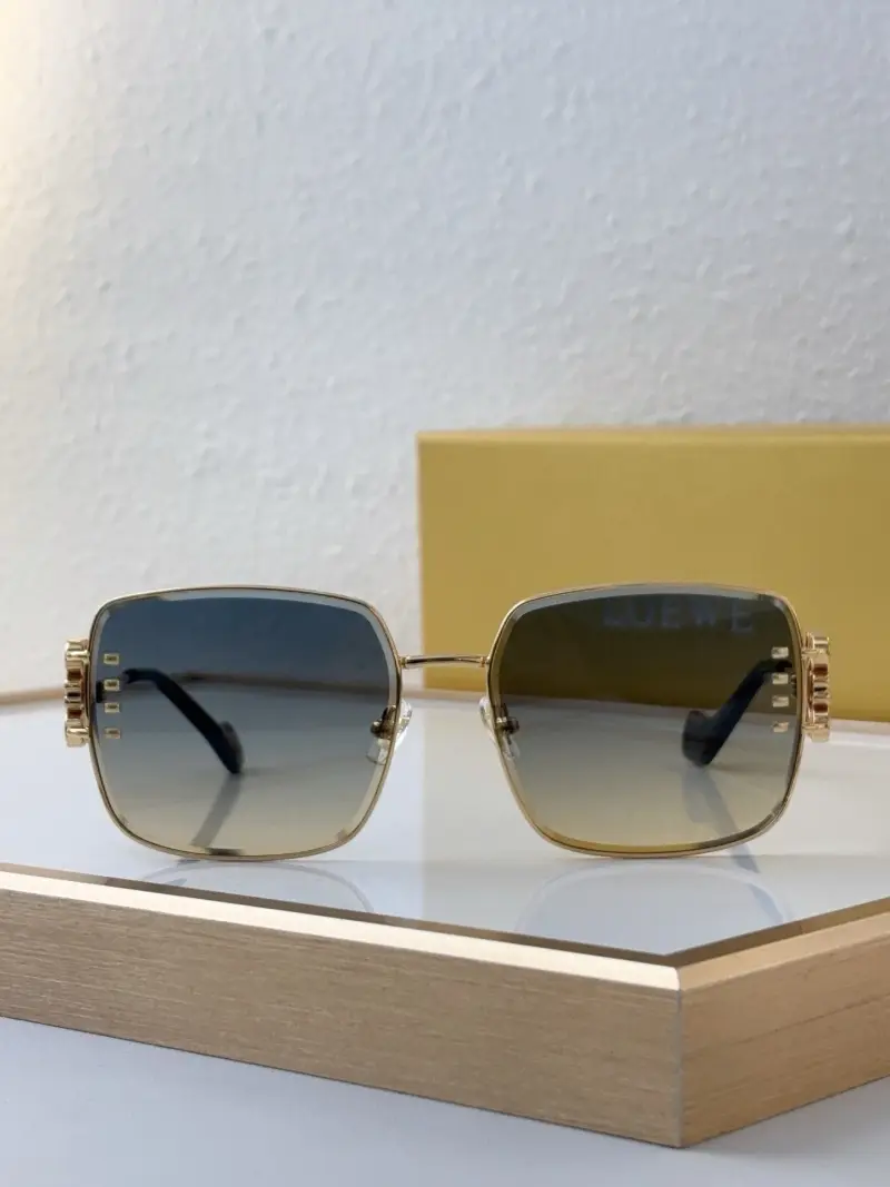 LOEWE LW40669 designer sunglasses colorway 02, catalogue view 1