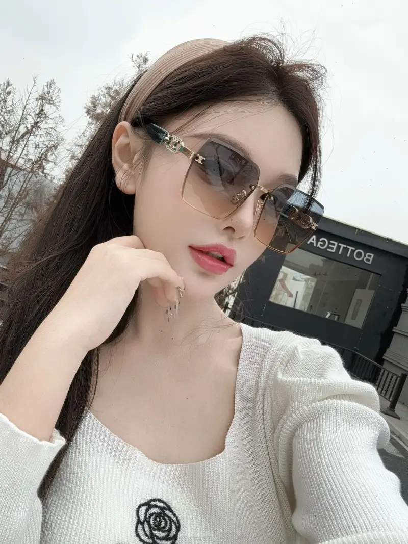 CELINE CL40250 designer sunglasses colorway 01, catalogue view 1