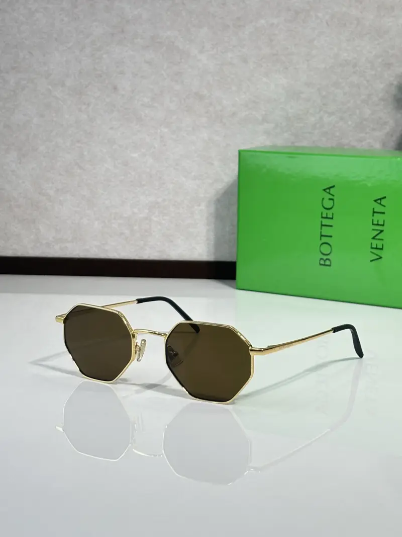 BOTTEGA VENETA BV1471S designer sunglasses colorway 01, catalogue view 1
