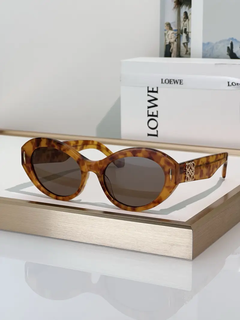 LOEWE LW50090I designer sunglasses colorway 02, catalogue view 1