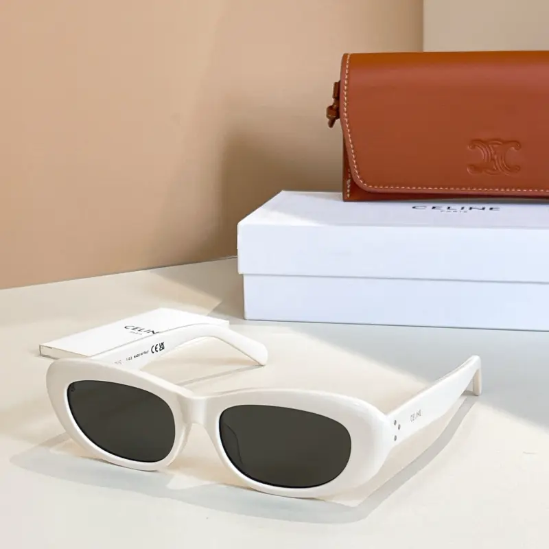 CELINE CL40310U designer sunglasses colorway 01, catalogue view 1