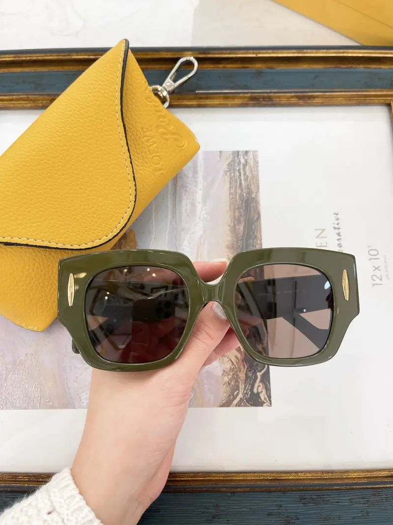 LOEWE LW40129U designer sunglasses colorway 03, catalogue view 1