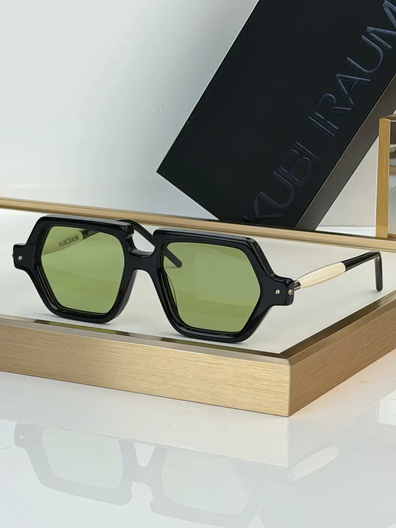 KUBORAUM MASKE P19 square designer sunglasses colorway 02
