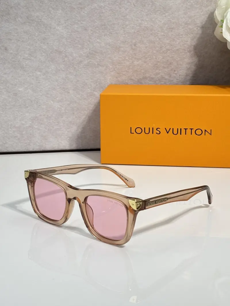 LOUIS VUITTON Z3231U Z3260U cat-eye designer sunglasses colorway 02, catalogue view 1