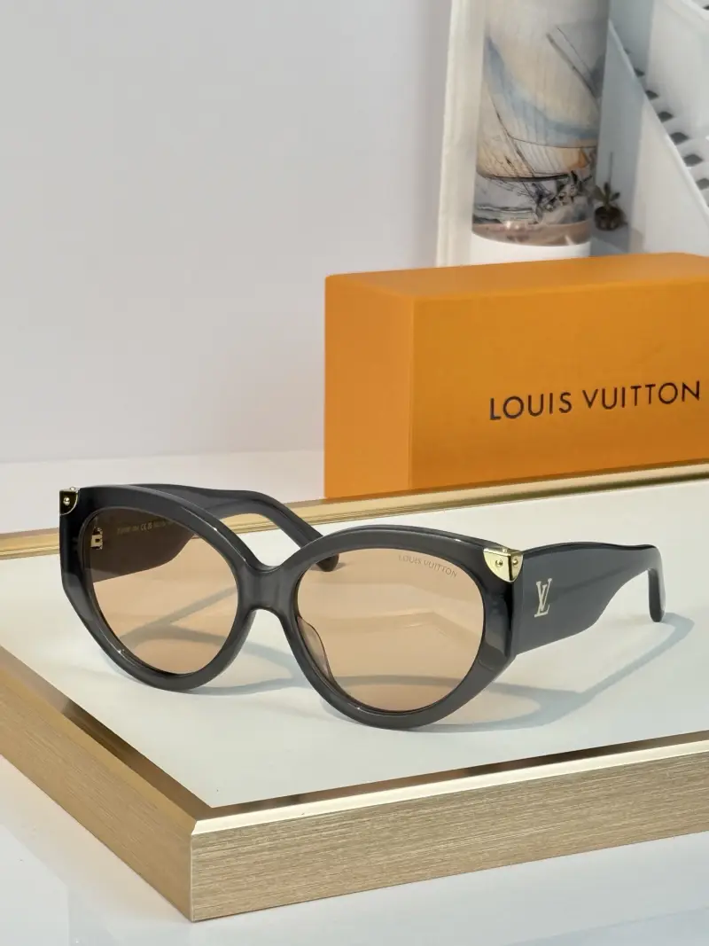 LOUIS VUITTON Z3339U cat-eye designer sunglasses colorway 02, catalogue view 1