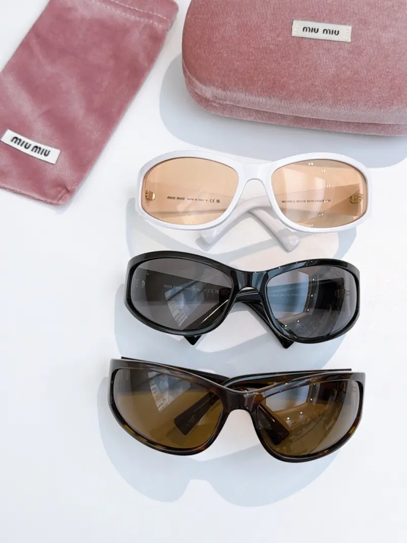 MIU MIU MU C06-U rectangle designer sunglasses colorway 03, catalogue view 1