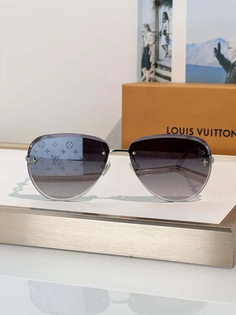 LOUIS VUITTON Z3318U cat-eye designer sunglasses colorway 03, catalogue view 1