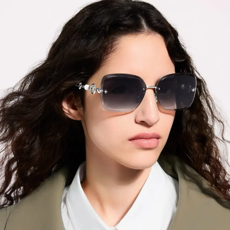 LOUIS VUITTON Z3167U square designer sunglasses colorway 01, catalogue view 1