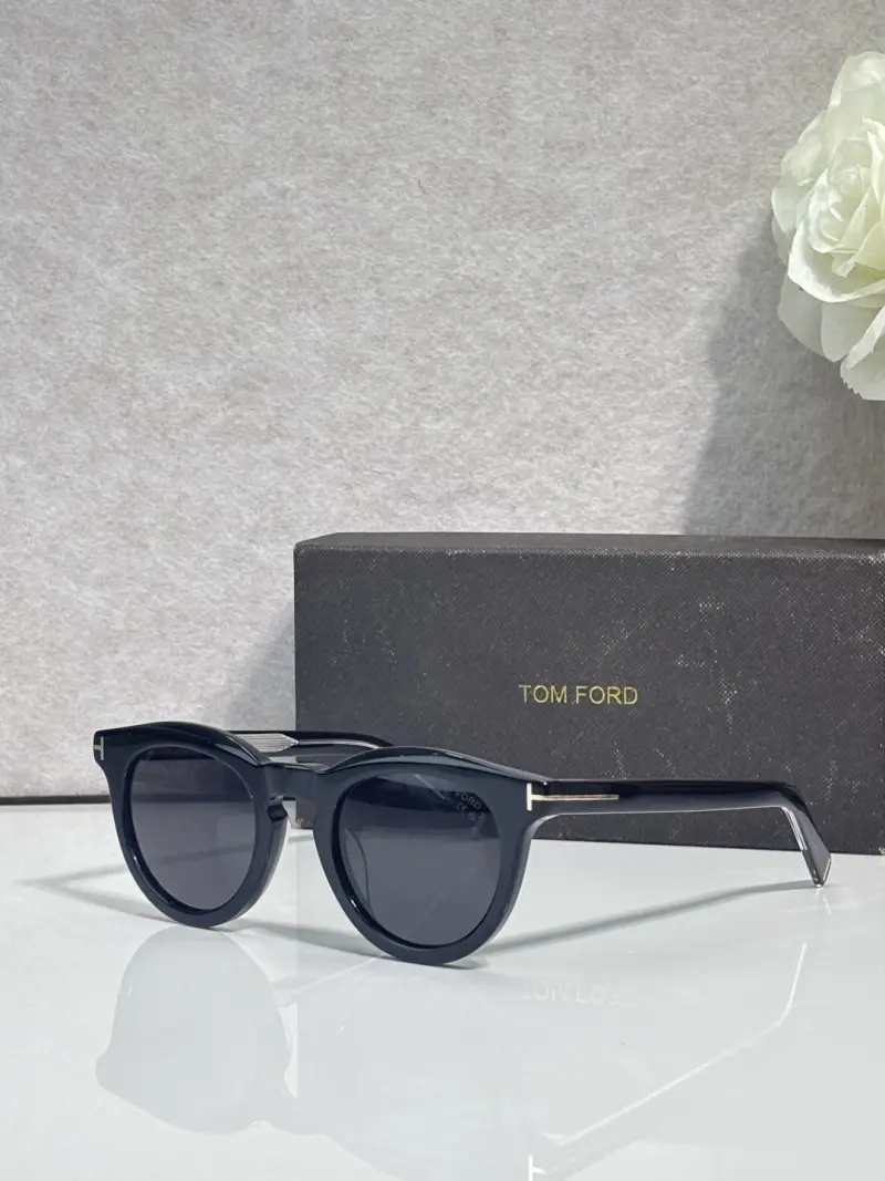TOM FORD FT1325 square designer sunglasses colorway 01, catalogue view 1