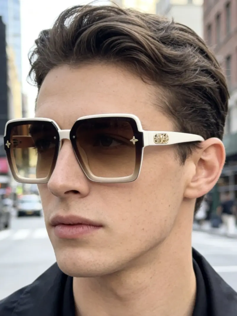 LOUIS VUITTON Z1618U square designer sunglasses colorway 01, catalogue view 1