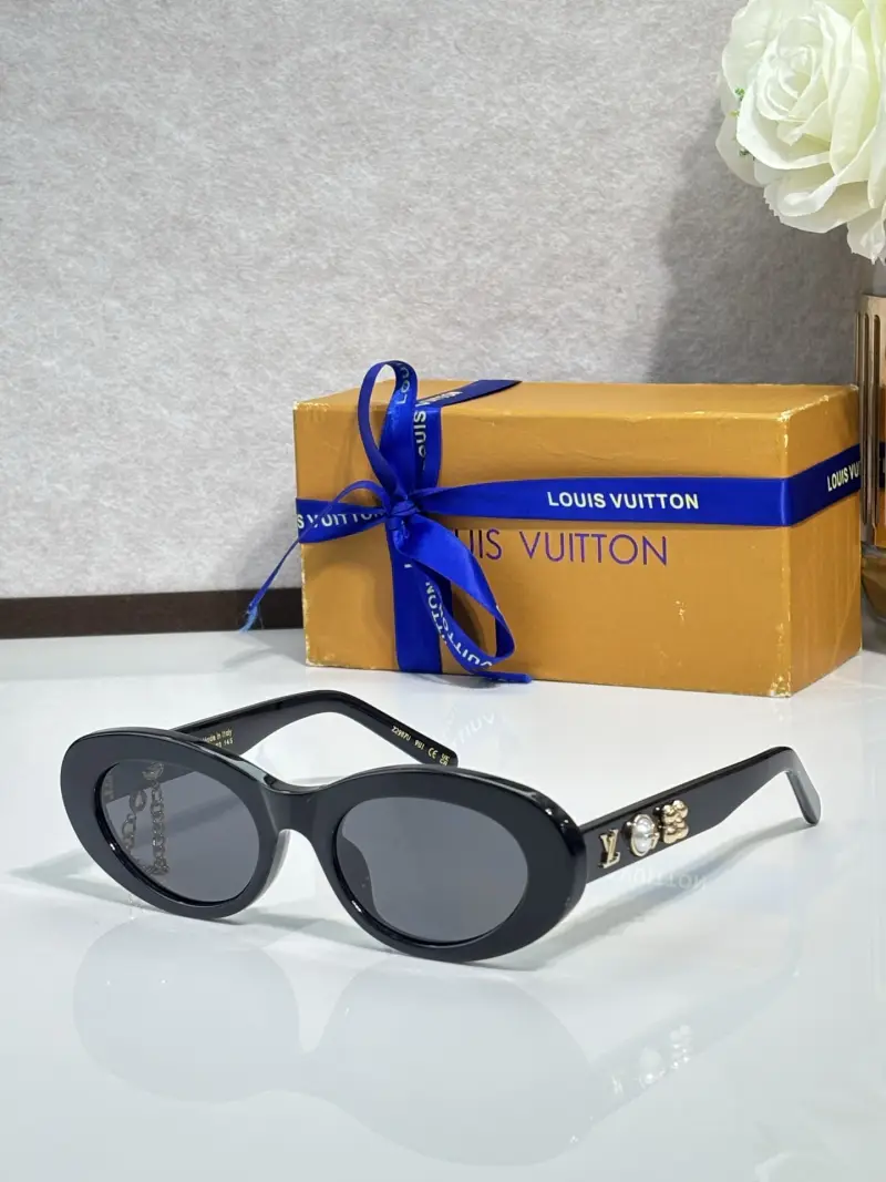 LOUIS VUITTON Z2987U oval designer sunglasses colorway 01, catalogue view 1