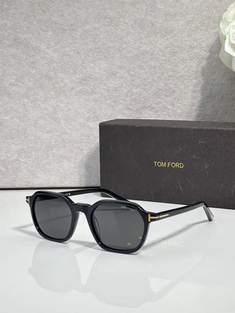 TOM FORD FT1301 square designer sunglasses colorway 01, catalogue view 1