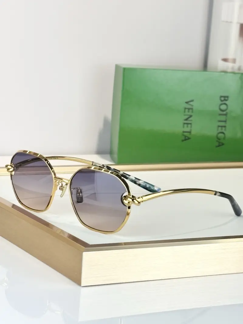 BOTTEGA VENETA BV40073U rimless designer sunglasses colorway 01, catalogue view 1