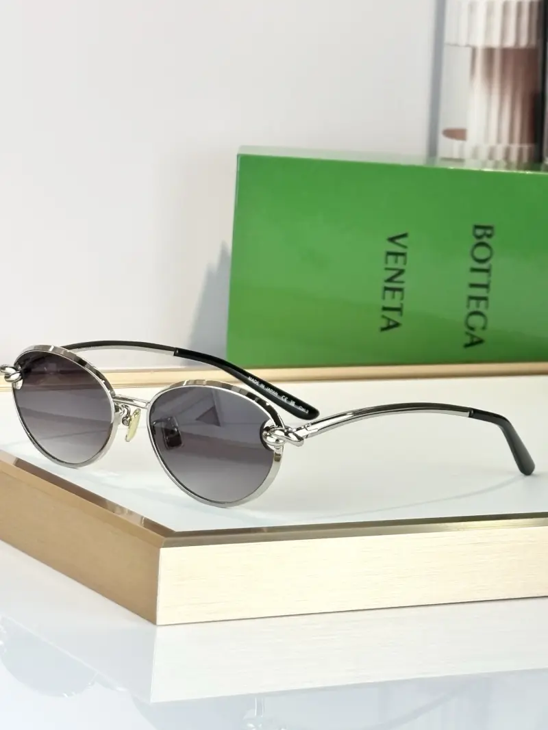 BOTTEGA VENETA BV40072U rimless designer sunglasses colorway 01, catalogue view 1