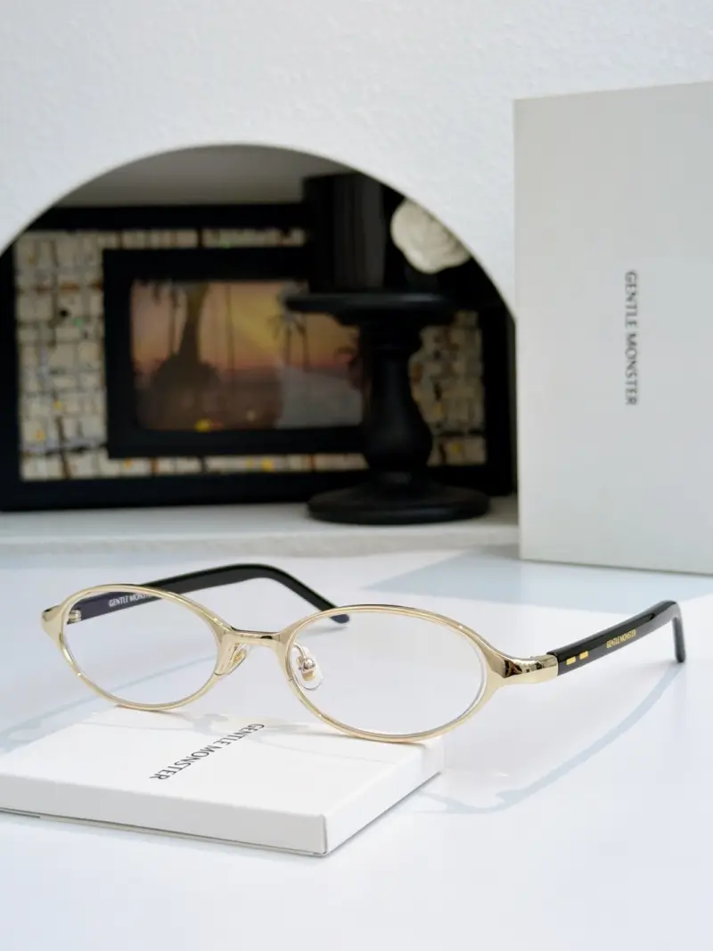 GENTLE MONSTER MOODY oval designer sunglasses colorway 02, catalogue view 1